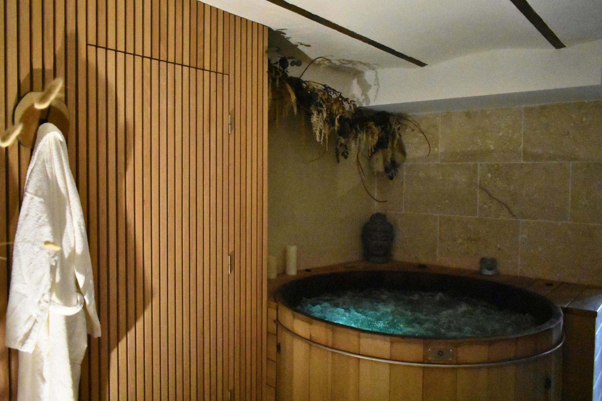 Insolite Avec Jacuzzi Privatif